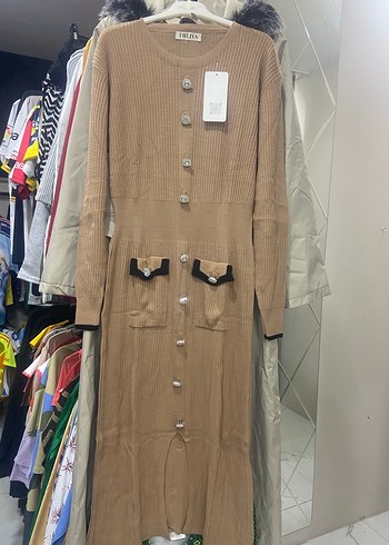 Düğmeli Uzun Kahverengi Triko Elbise - Görsel 3