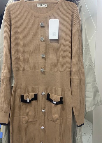 Düğmeli Uzun Kahverengi Triko Elbise - Görsel 2