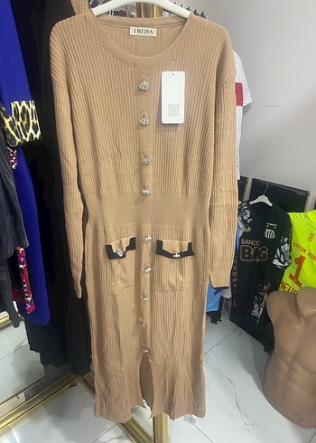 Düğmeli Uzun Kahverengi Triko Elbise - Görsel 5