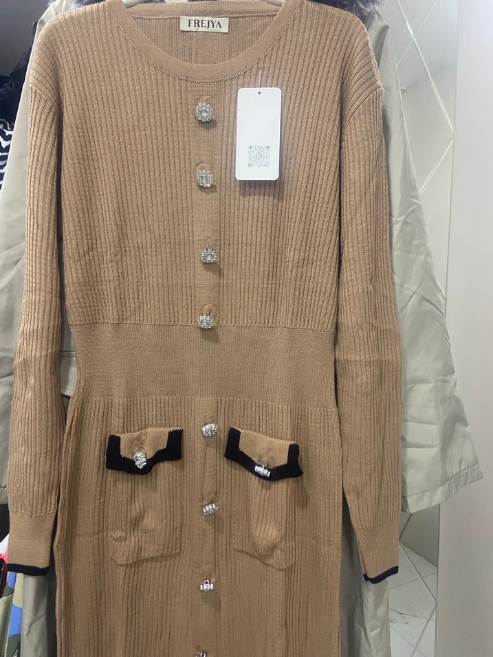 Düğmeli Uzun Kahverengi Triko Elbise - Görsel 2