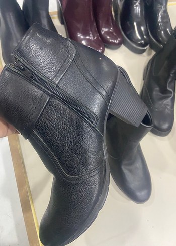 Siyah Tokalı Kadın Blok Topuk Bot - Görsel 3