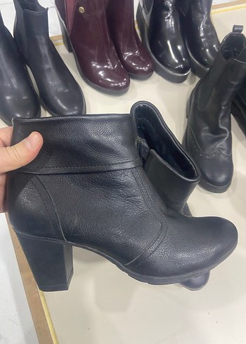 Siyah Tokalı Kadın Blok Topuk Bot - Görsel 2