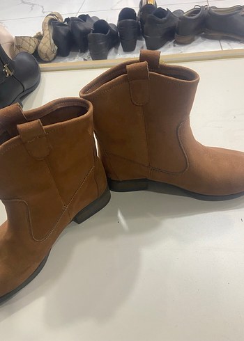 Kahverengi Süet Kadın Bot - Görsel 3