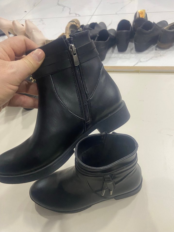 Siyah Deri Tokalı Kadın Topuklu Bot - Görsel 4