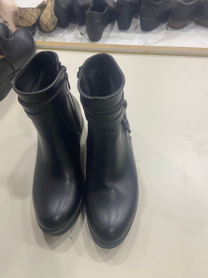 Siyah Deri Tokalı Kadın Topuklu Bot - Görsel 2