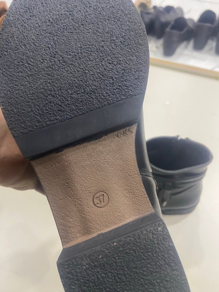 Siyah Deri Tokalı Kadın Topuklu Bot - Görsel 5