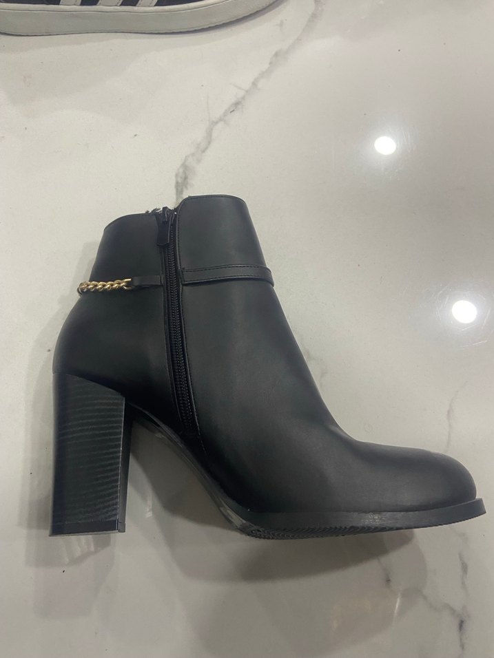 Siyah Deri Topuklu Tokalı Kadın Bot - Görsel 4