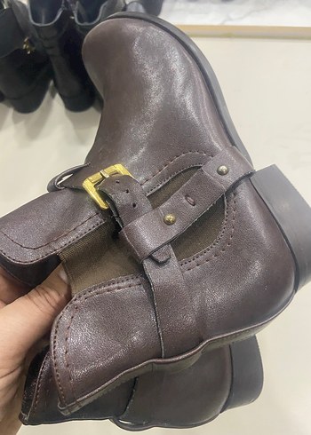 Kahverengi Deri Tokalı Kadın Bot - Görsel 4