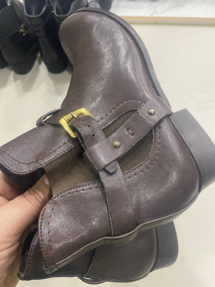 Kahverengi Deri Tokalı Kadın Bot - Görsel 4