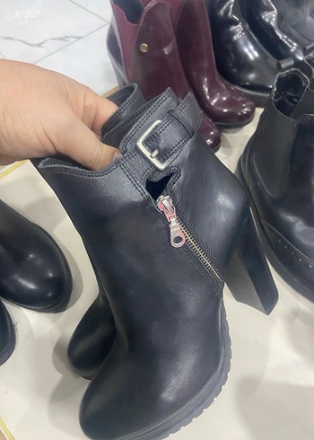 Siyah Kadın Deri Topuklu Bot - Görsel 3