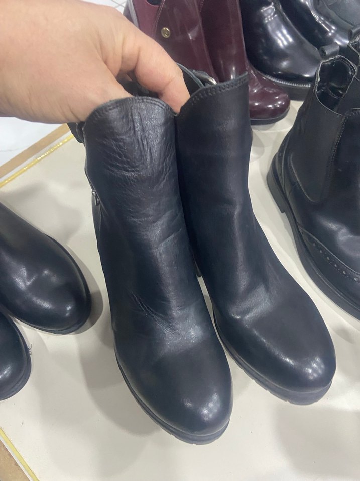 Siyah Kadın Deri Topuklu Bot - Görsel 2