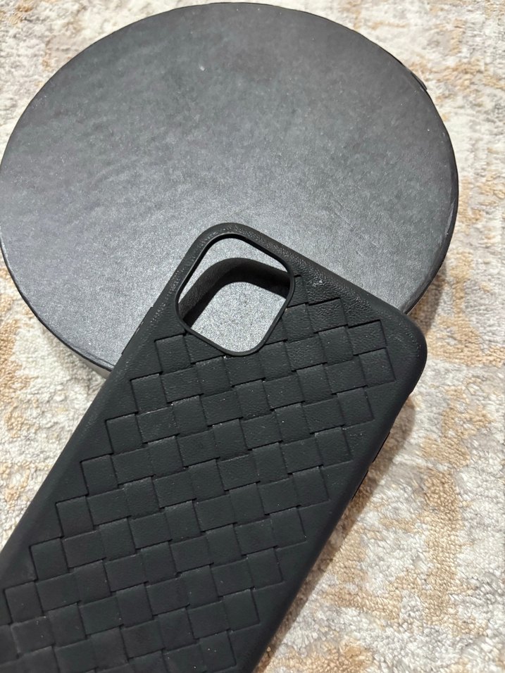 Kemer Detaylı Siyah Telefon Kılıfı - Görsel 3