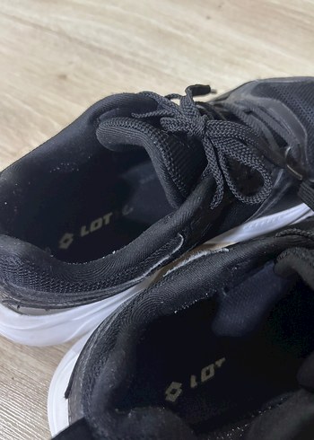 Siyah Yılan Desenli Bağcıklı Kadın Spor Ayakkabı - Görsel 5