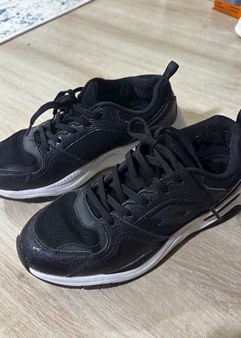 Siyah Yılan Desenli Bağcıklı Kadın Spor Ayakkabı - Görsel 2