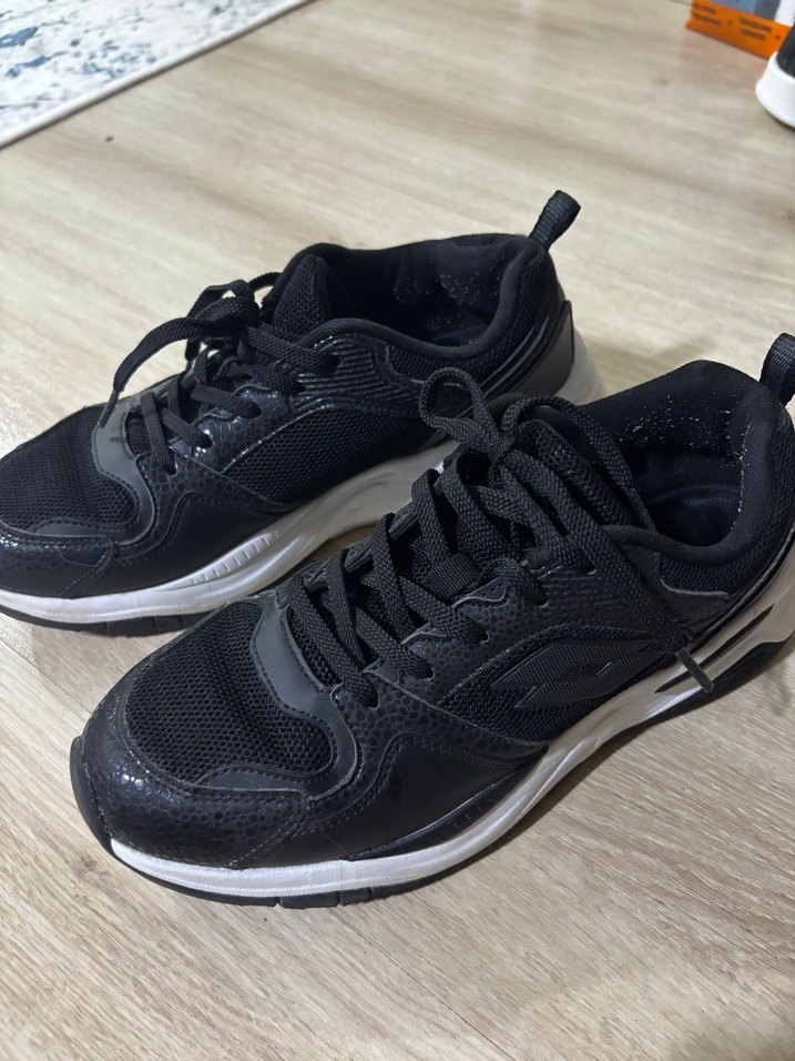 Siyah Yılan Desenli Bağcıklı Kadın Spor Ayakkabı - Görsel 2