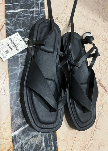 Siyah Platform Topuklu Bantlı Kadın Sandalet - Görsel 2