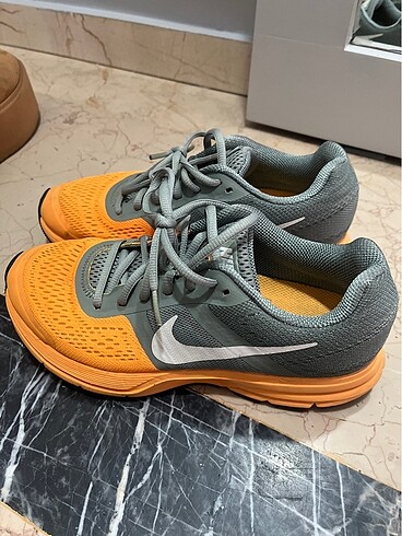 ORJİNAL NİKE KOŞU AYAKKABISI - Görsel 2