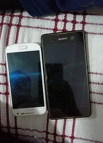 Samsung mini S4 ve Sony Xperia 