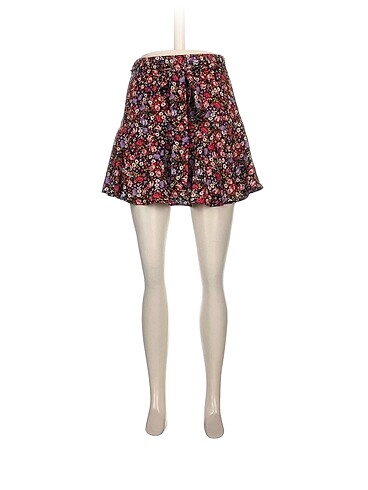Stradivarius Mini Şort %70 İndirimli.