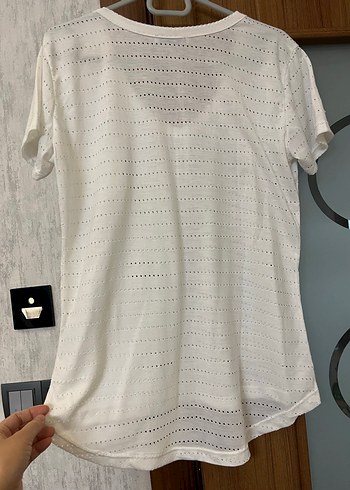 Beyaz V Yaka Kadın Tişört - Görsel 4