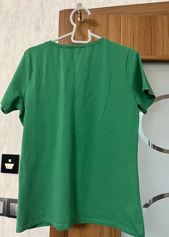 Yeşil V Yaka Kadın Tişört - Görsel 3
