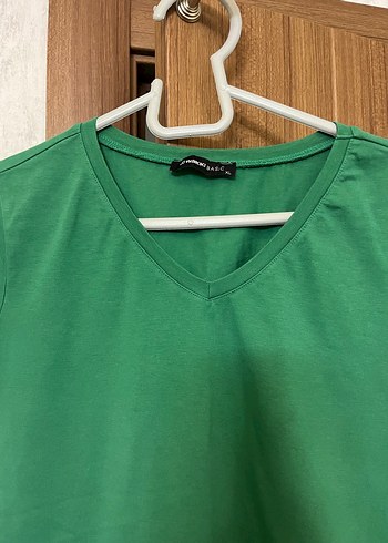 Yeşil V Yaka Kadın Tişört - Görsel 2
