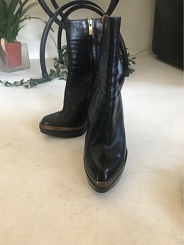 Yves Saint Laurent YSL Bot