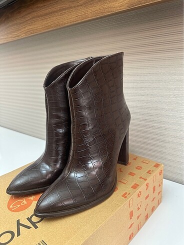 39 Beden Nine west kadın bot