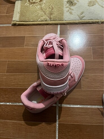 Sneaker
