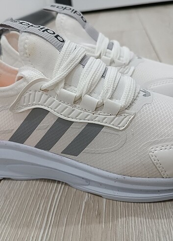 39 Beden beyaz Renk Önünle hafif bir leke beyaz spor ayakkabı 