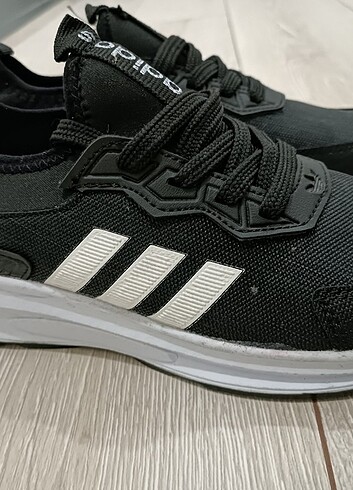 37 Beden siyah Renk Beyaz şeritli Adidas Spor ayakkabı 