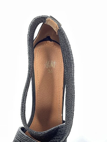 36 Beden siyah Renk H&M Sandalet %70 İndirimli.