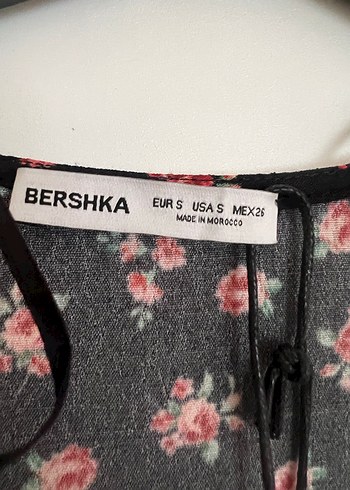Bershka Çiçek Desenli Güpürlü Midi Elbise