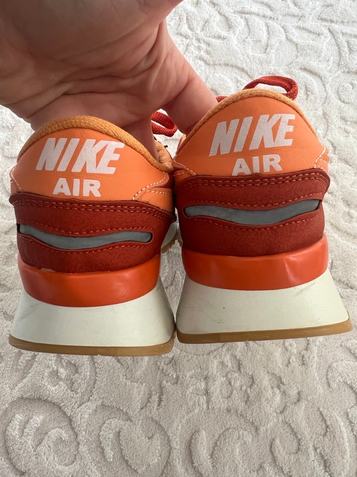 Kadın Nike süet spor ayakkabı - Görsel 4