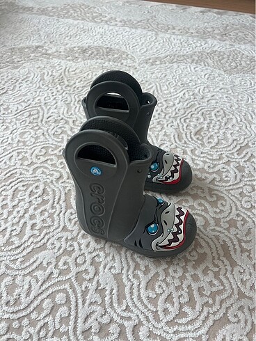26 Beden gri Renk 26 numara crocs bot