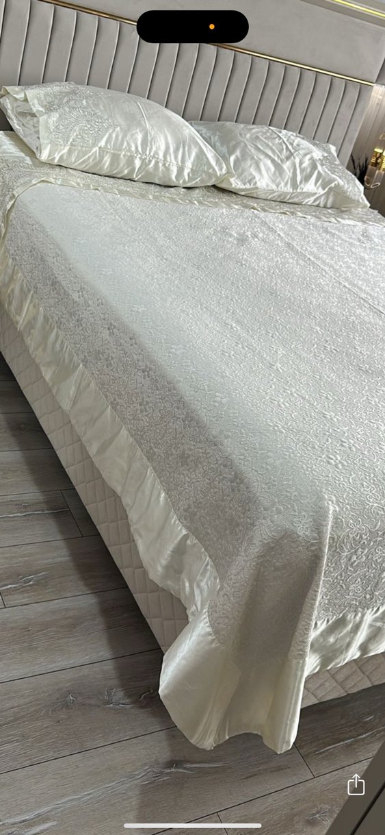 İşlemeli Parlak Beyaz Yatak Örtüsü - Görsel 4