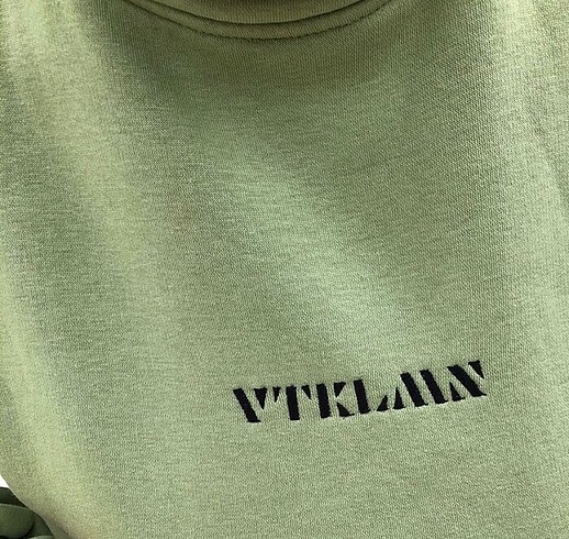 l Beden Boğazlı sweatshirt