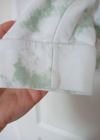 Kız Çocuk Beyaz Batik Desenli Sweatshirt - Görsel 3