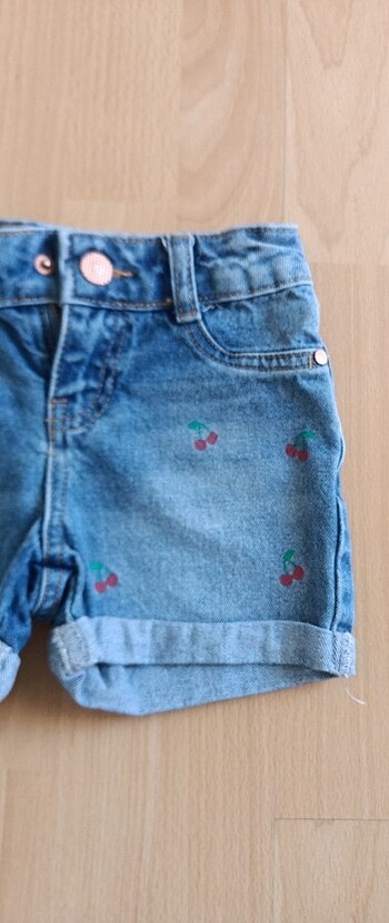LC Waikiki Vişne baskılı kot şort