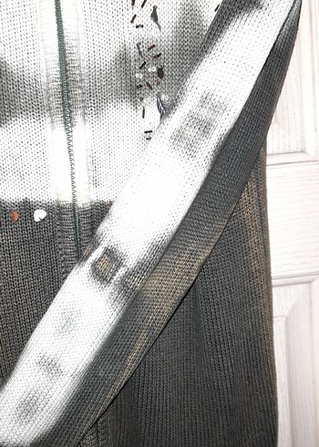 Gri Batik Desenli Kadın Triko Hırka - Görsel 2