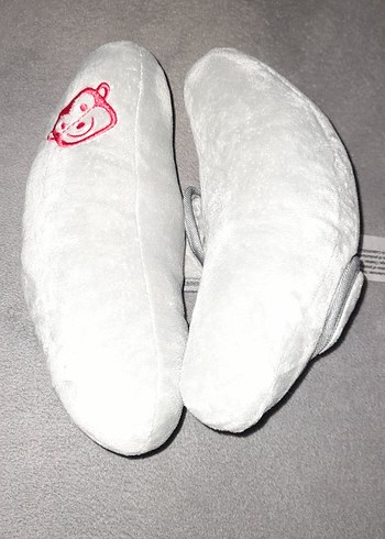 Gri Nakışlı Beyaz Çocuk Yastığı - Görsel 3