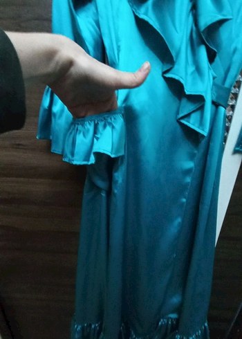 Turkuaz Saten Uzun Kollu Volanlı sabahlık - Görsel 3
