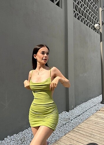 Mango Sırt dekolteli büzgülü degaje yaka elbise