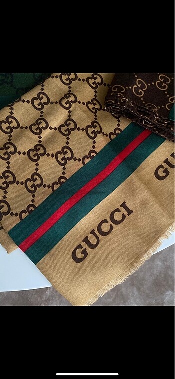 Beden Gucci şal
