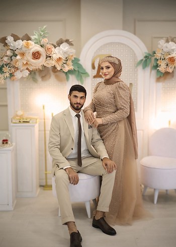 Camel Renkli Uzun Kollu Drapeli Notalı Yaka Abiye