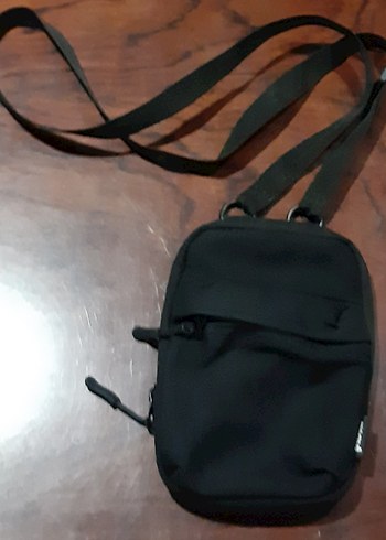 Mavi Jeans Marka Siyah Minimal Capraz Askili Canta