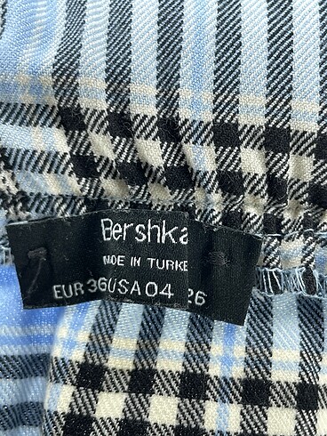 36 Beden çeşitli Renk Versace Mini Şort %70 İndirimli.