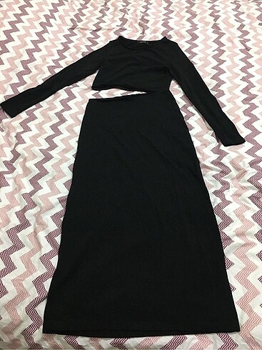 36 Beden siyah Renk Göbek Dekolteli İki Yanı Yırtmaçlı Elbise