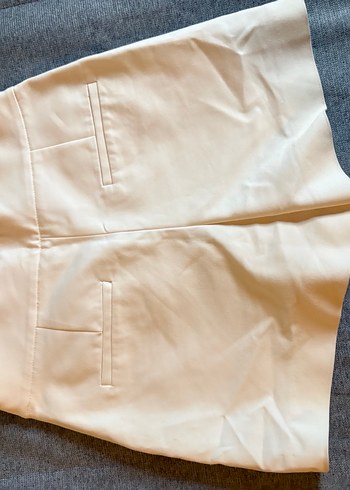 Beyaz Mini Şort - Görsel 3