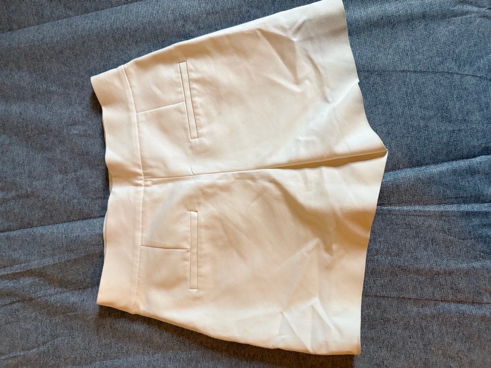 Beyaz Mini Şort - Görsel 3